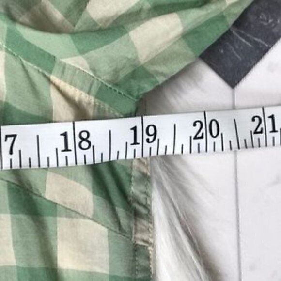 Levi's checkered button down shirt - Picture 3 of 4